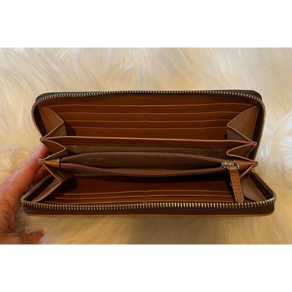 MINT MICHEAL KORS SIGNATURE COVER INITIALED WALLET - Picture 3 of 5